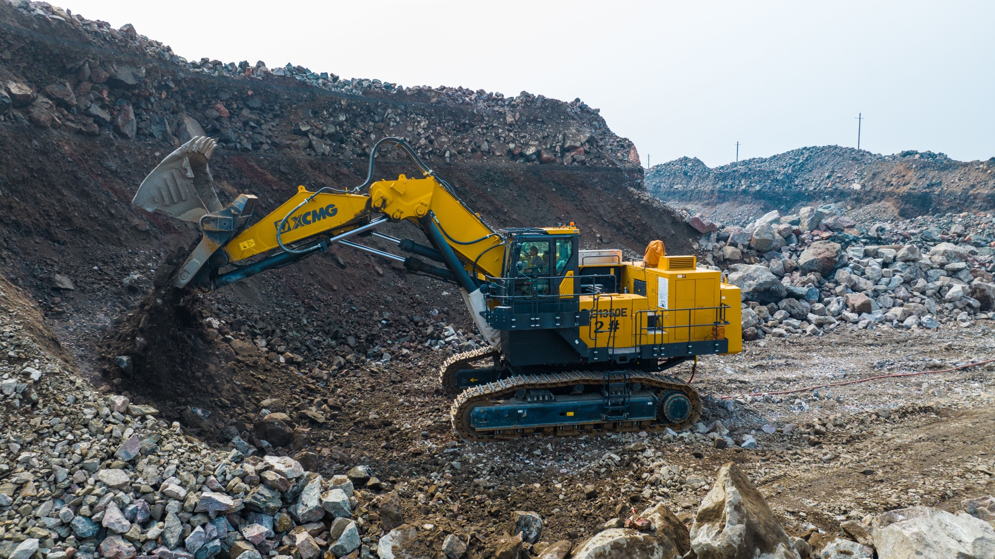 破局“硬岩+低碳”双难题，徐工纯电矿挖XE1350E赢得河北铁矿客户信赖